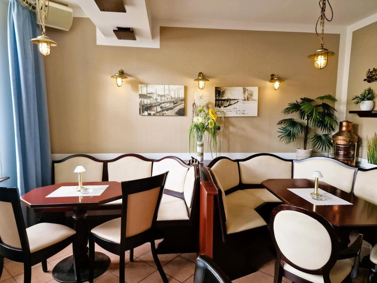 Hotel Am Markt & Brauhaus Stadtkrug อึคเคอร์มึนเดอ ภายนอก รูปภาพ